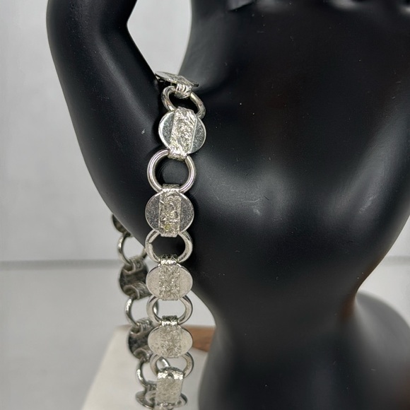 Sarah Coventry Silver Tone Floral Chain Bracelet - Picture 2 of 6